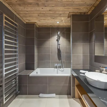 Apartment Spacieux Neuf Proche Pistes Avec Cheminee Et Parking - Fr-1-562-68 Courchevel