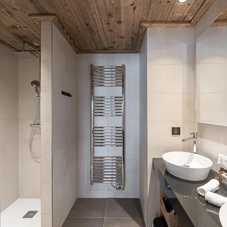 Apartamento Spacieux Neuf Proche Pistes Avec Cheminee Et Parking - Fr-1-562-68 *